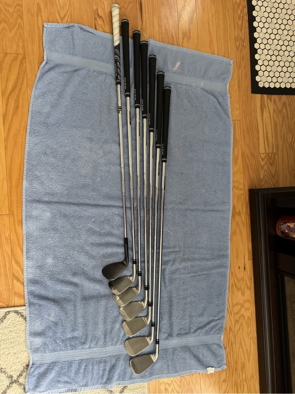 Golf Clubs - Wilson Staff D7 Iron Set + Cobra 56° Wedge – RH – 7 Clubs